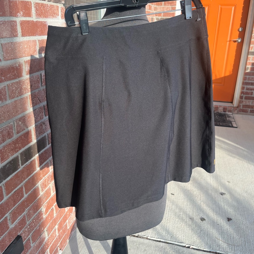 Like new Lucy Lucytech black athletic skirt size medium
